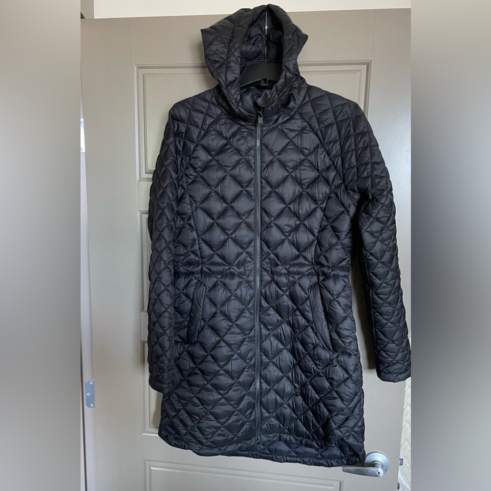Athleta Women’s Whisper Featherless Parka in black